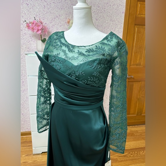 Dress from Turkey - Picture 6 of 6